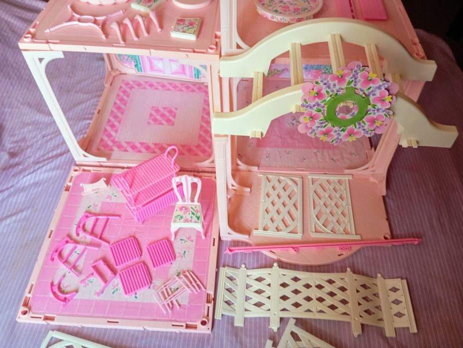 Pink N Pretty House e sala de jantar Barbie.Leia descrição do anúncio.