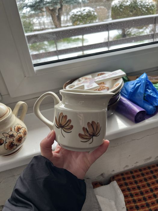 Zestaw dzbanek mlecznik talerzyki