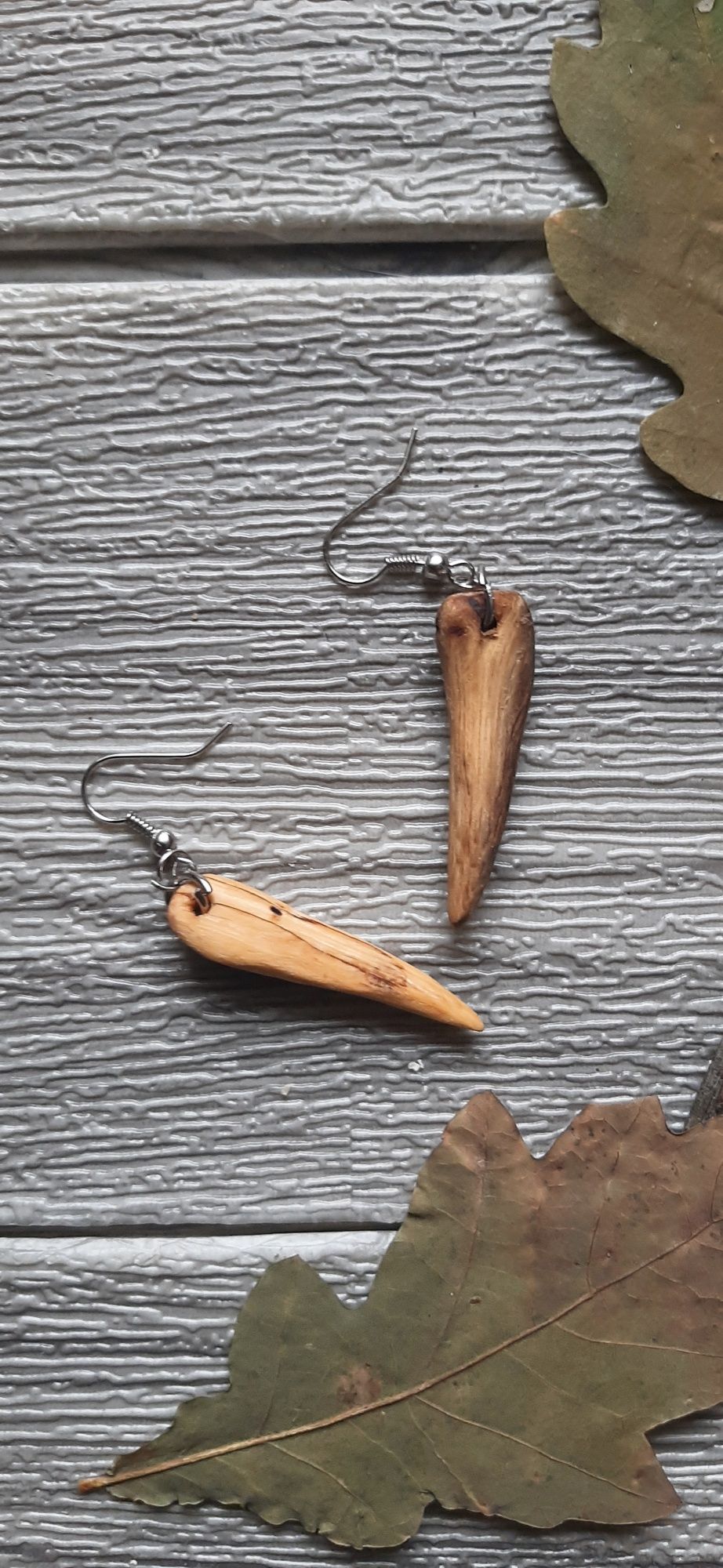 Kolczyki hand made drewniane dębowe do uszu kieł weles wilk Słowiański