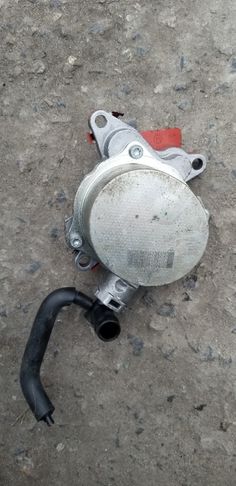Вакуумний насос 146502018r вакуумна помпа Renault Trafic 2.0 DCI