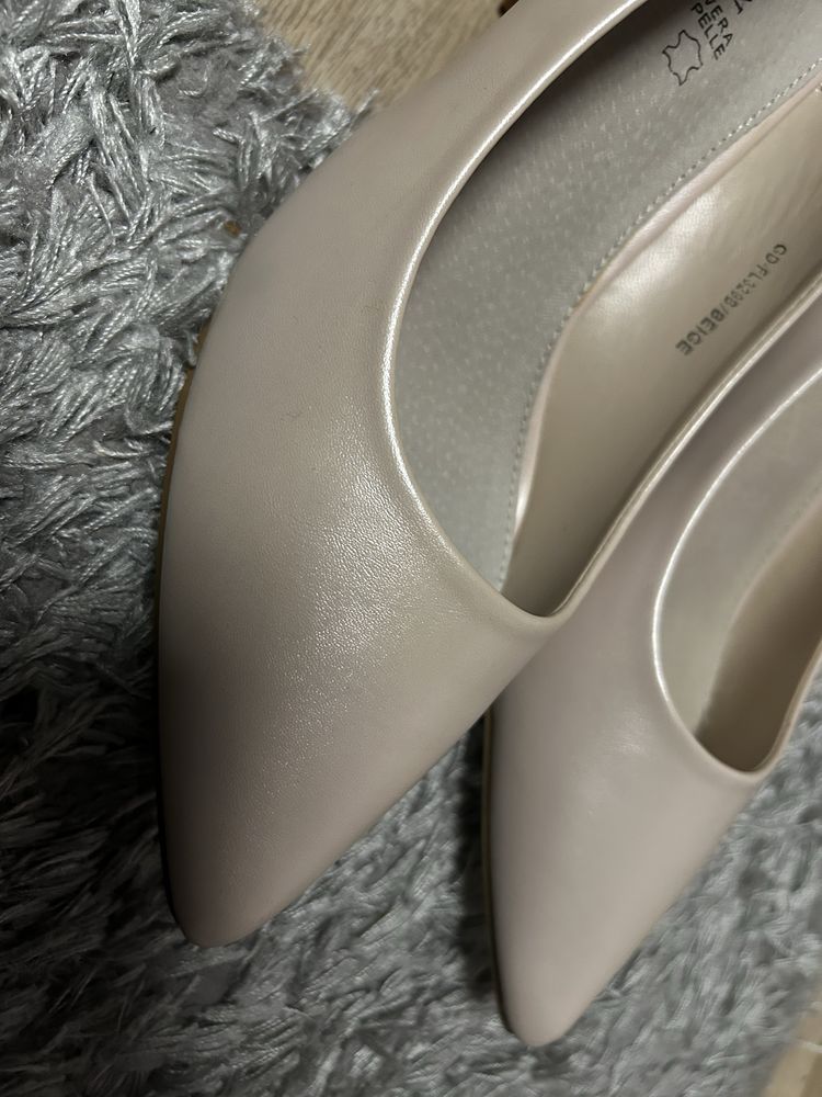 Czółenka, buty, pantofle beżowe rozm. 40- mniejsze