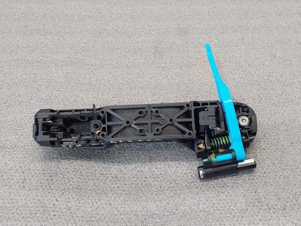 Puxador porta trás esquerdo TOYOTA Yaris (_P13_)