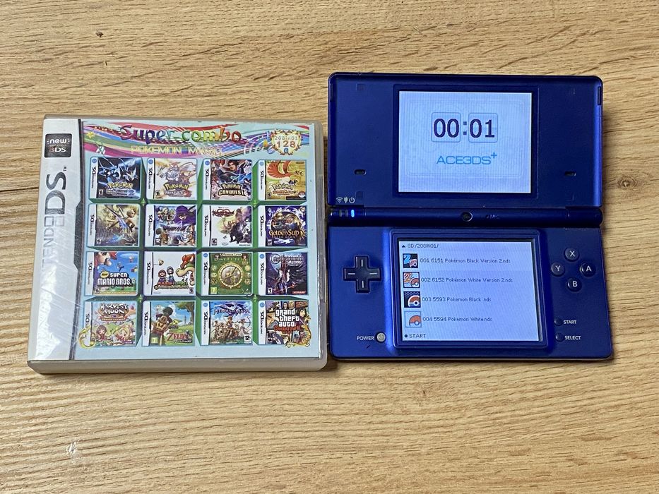 Konsola Nintendo DSi + kartdridż 208 gier.