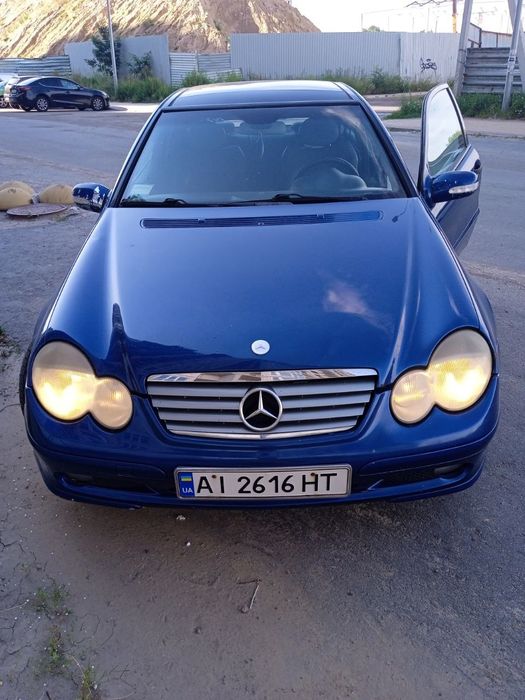 Смарагдовий  Мерседес-Веnz  С200 купе автомобіль на  газу
