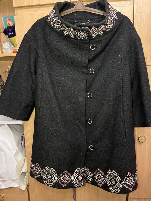 Пальто Чернікова з вишивкою