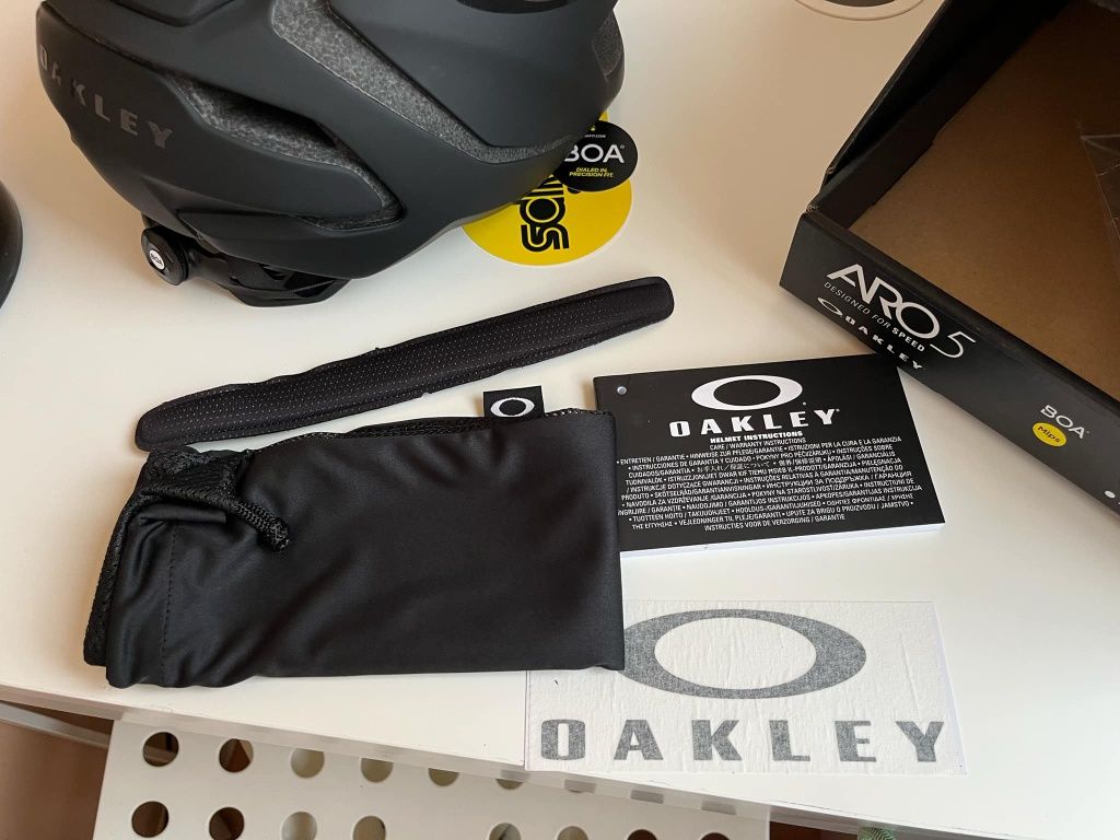 Велошолом Oakley Aro5 MIPS Blackout L шосейний шлем велосипедний