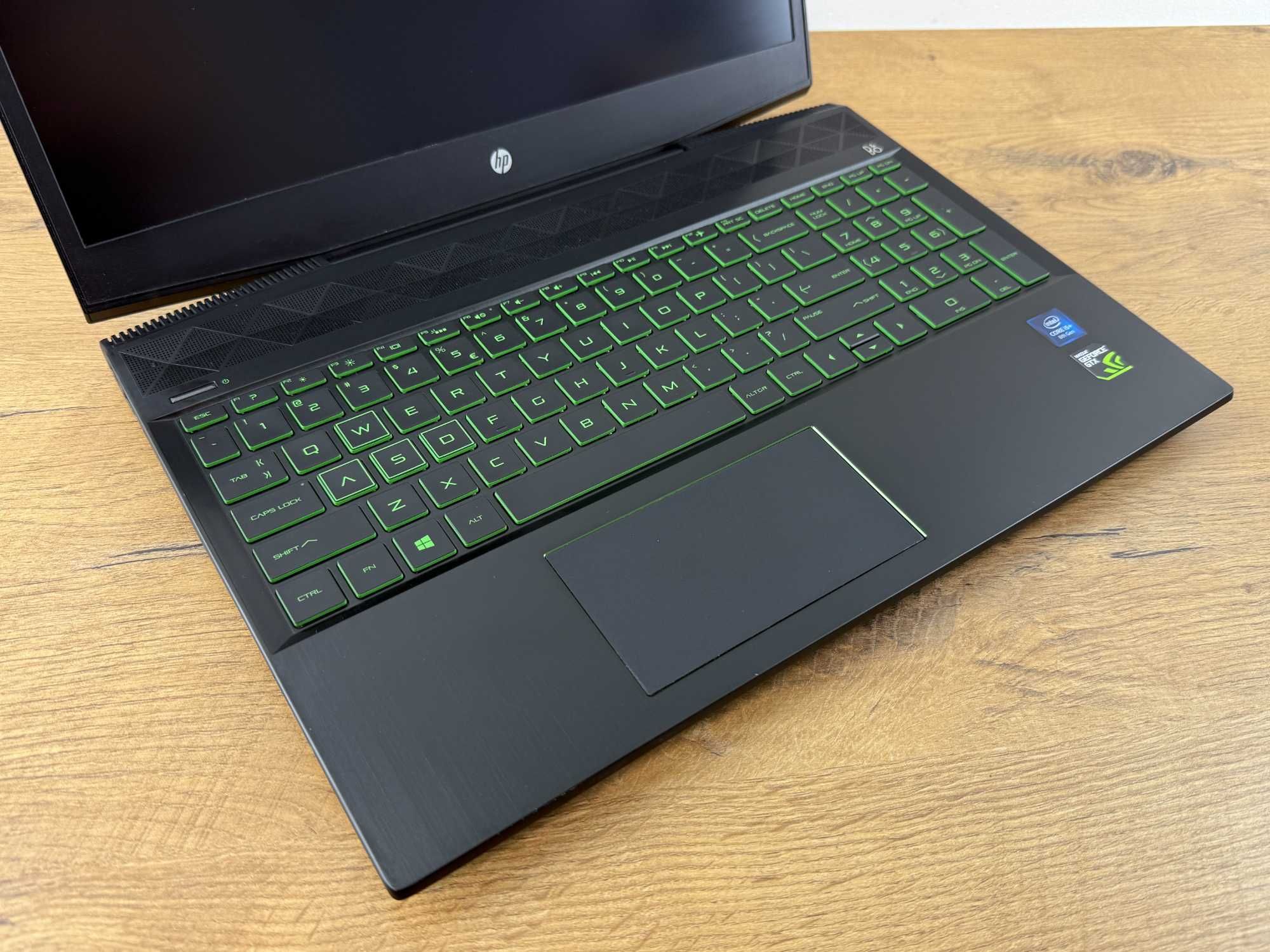 1350 HP GAMING i5-8300H. 8x 4.00GHz. 1240GB SSD M2, GTX 1050. 12GB RAM
