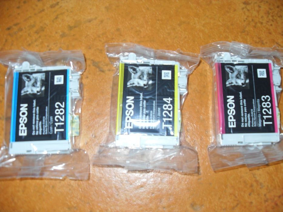 Vende-se 3 tinteiros(T1282/T1283/T1284) para a impressora epson