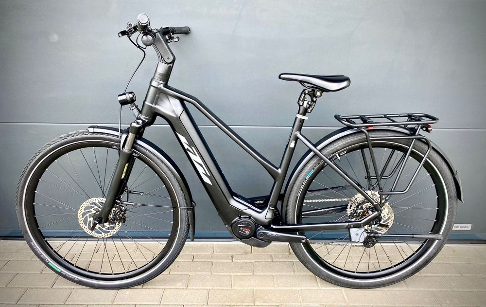 Rower elektryczny KTM Macina tour p510 na boschu Performance line 75n