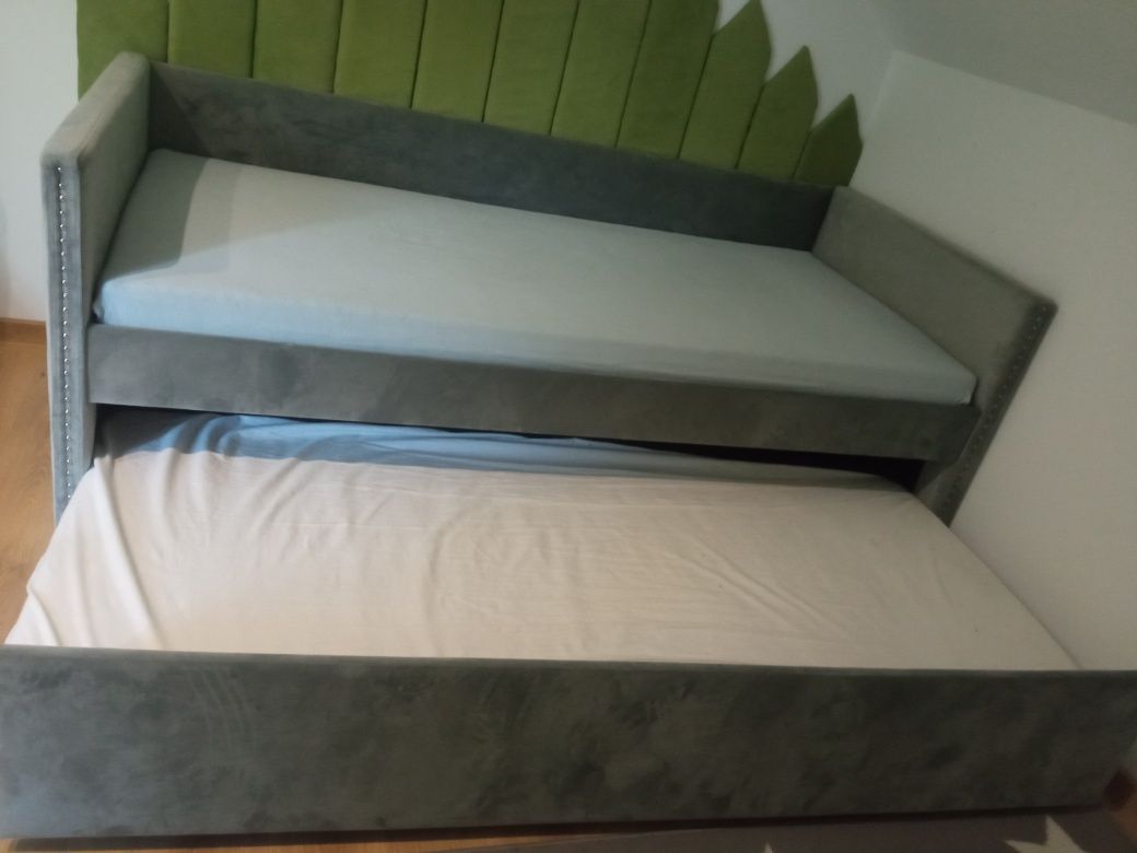 Łóżko z wysuwanym materacem