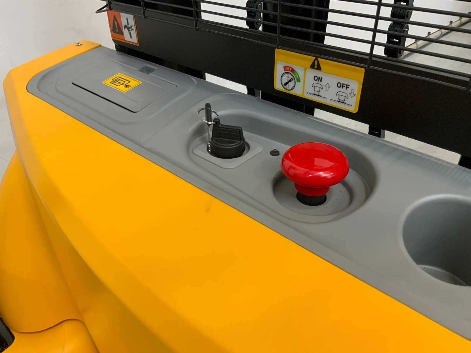 Stacker Empilhador porta paletes elétrico NOVO, 1500kg, elevação 3.0m
