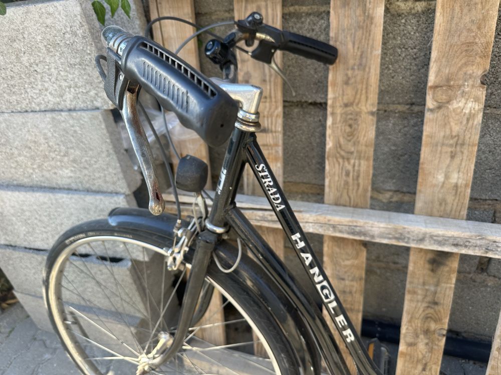 Bicicleta preta estilo antiga