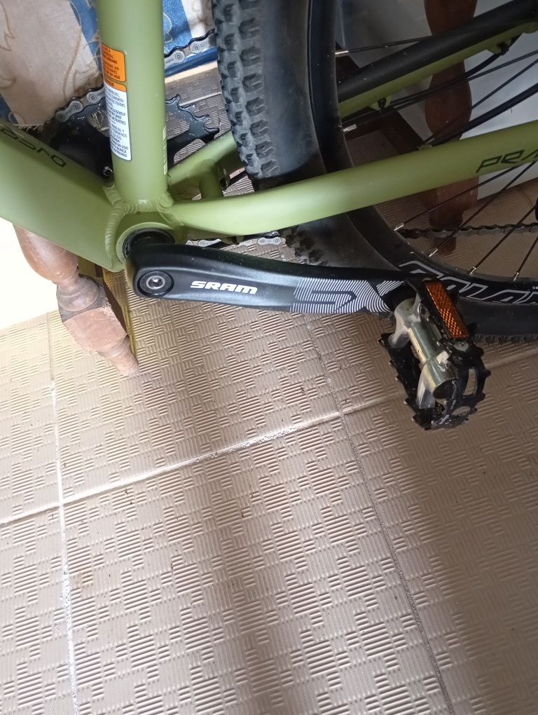 Bicicleta BTT roda 29+ equipamento ( penso que tem garantia)