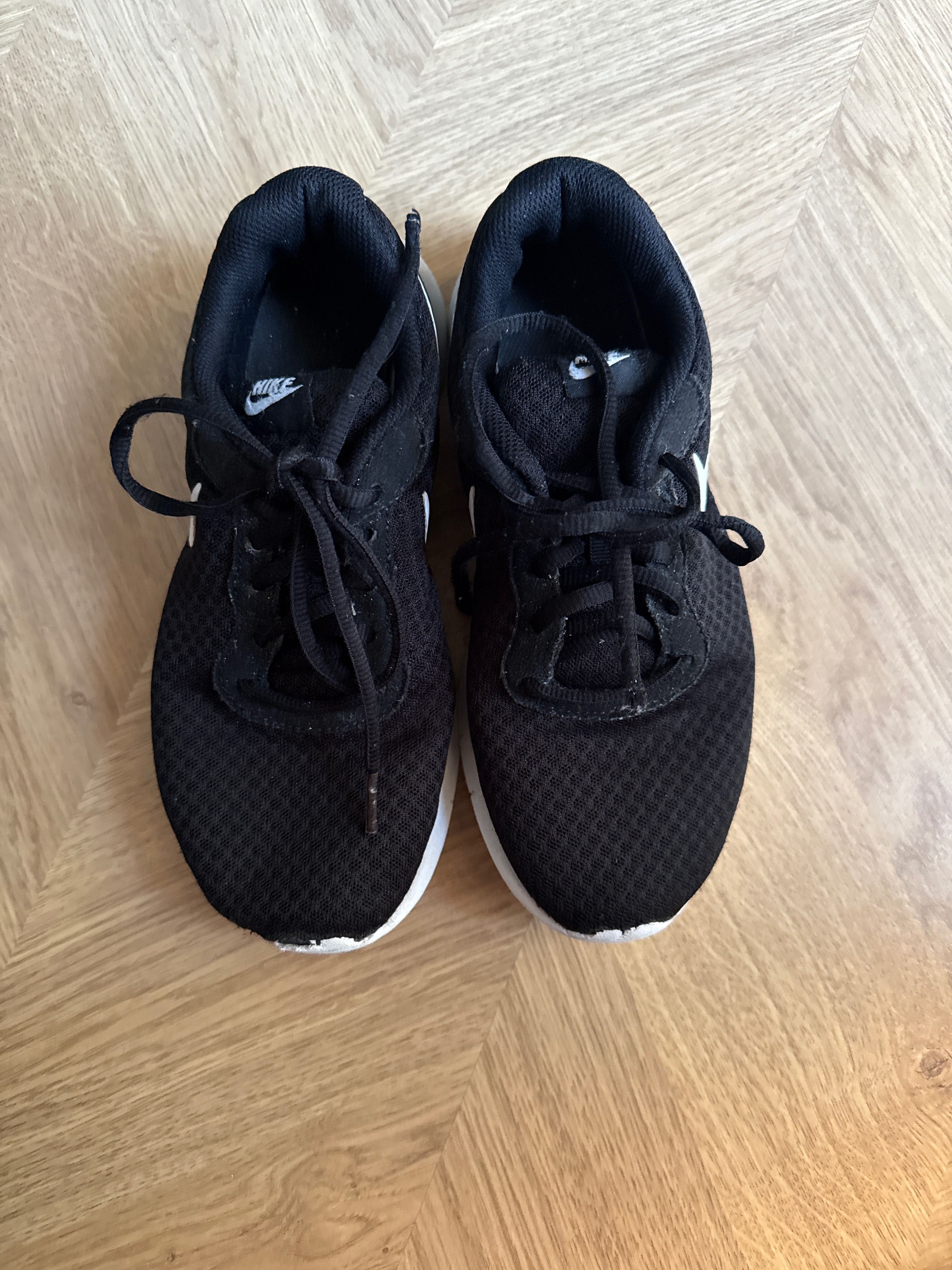 Кросівки Nike устілка 23,5 см р 37,5 -38