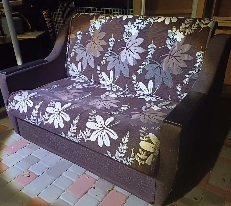 Продам  диван конопе.