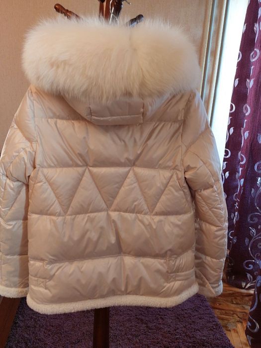 Продам жіночий пуховик з хутром