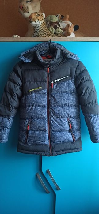 Продам  зимові та демісезонні курточки.