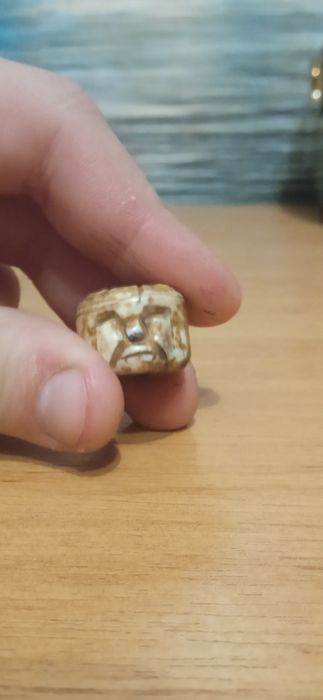 Темляк з рога оленя .
Ручна робота брилок з кості