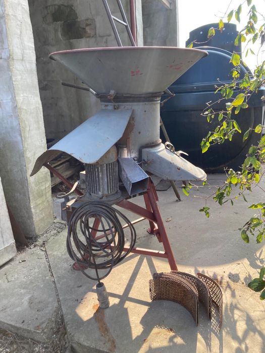 Maszyna szkółkarska do oddzielania, czyszczenia pestek od miąższu