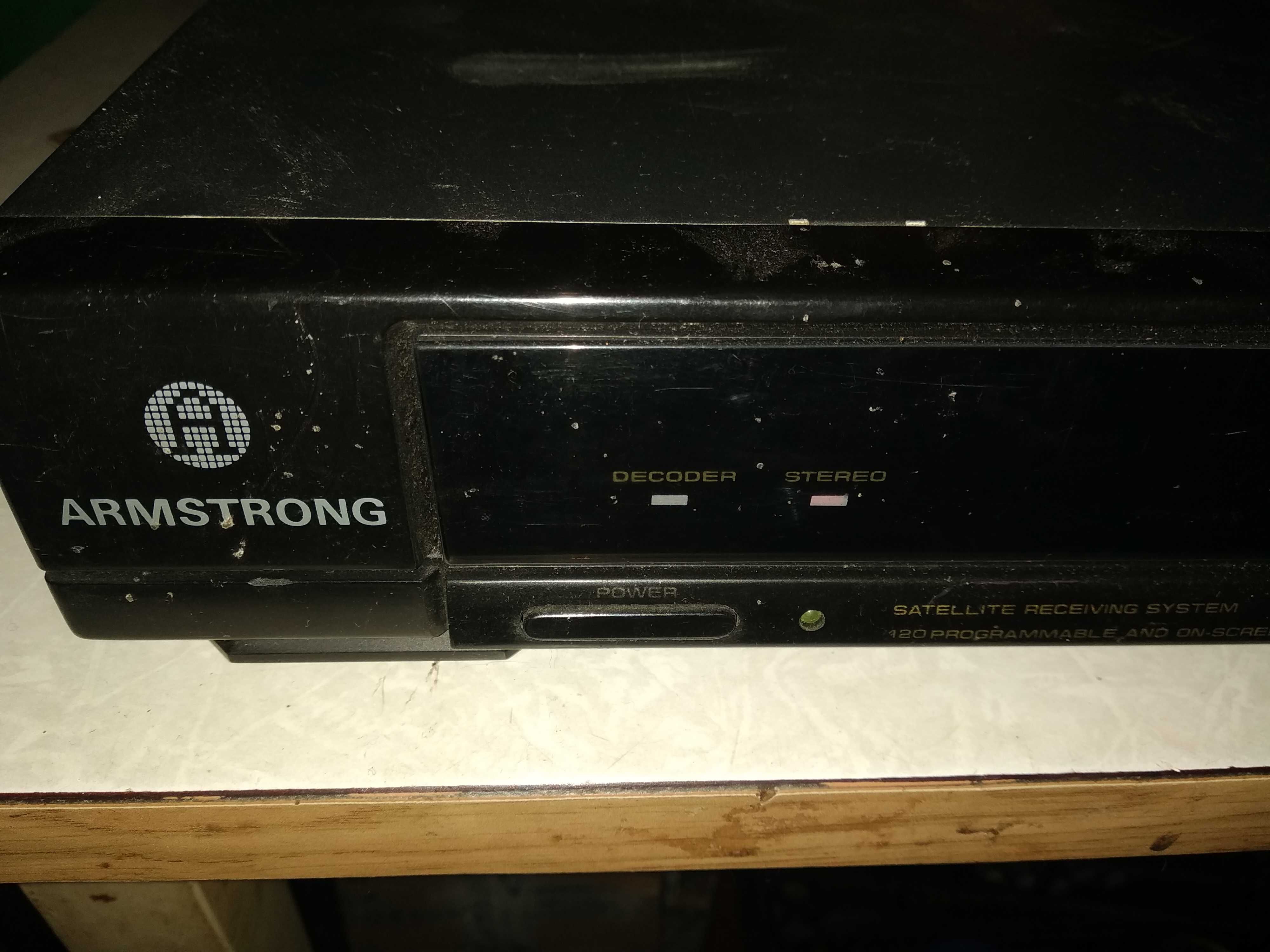 Супутниковий тв тюнер Armstrong A600