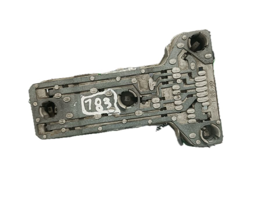 Suporte lâmpada esquerdo VOLKSWAGEN Passat (3B3)