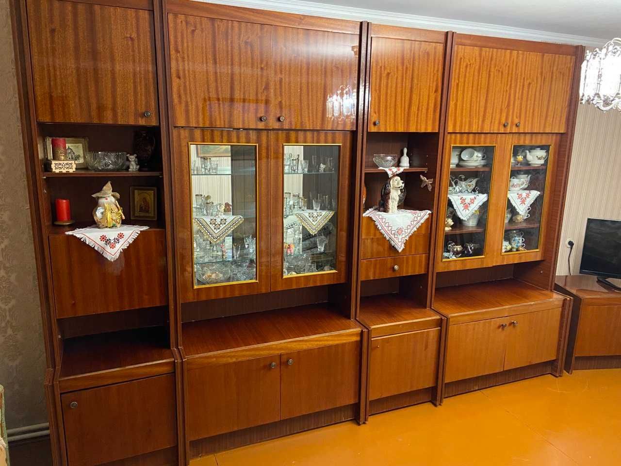 Стінка меблева лакована