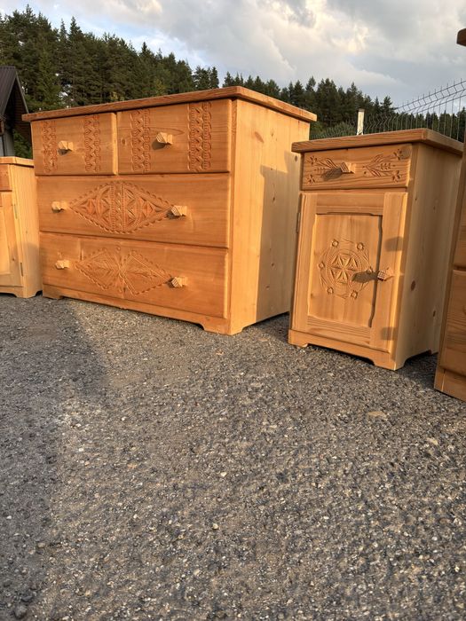 Dwie komody i dwie szafki nocne drewniane góralskie