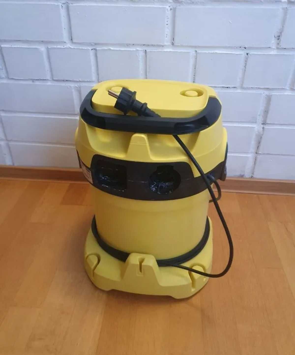 Мощный строительный пылесос Karcher wd3
