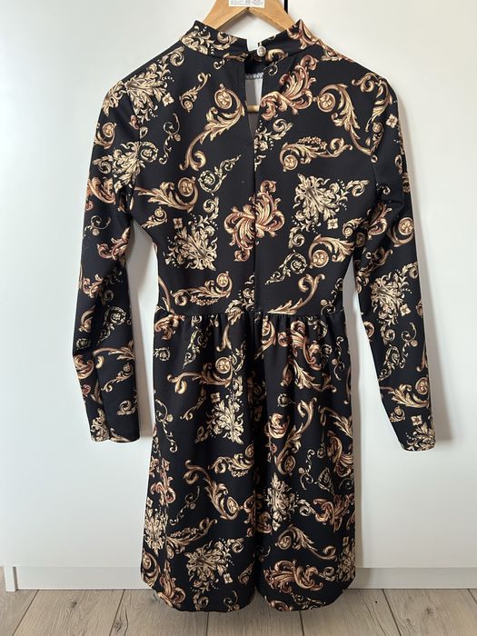 Elegancka sukienka we wzorki