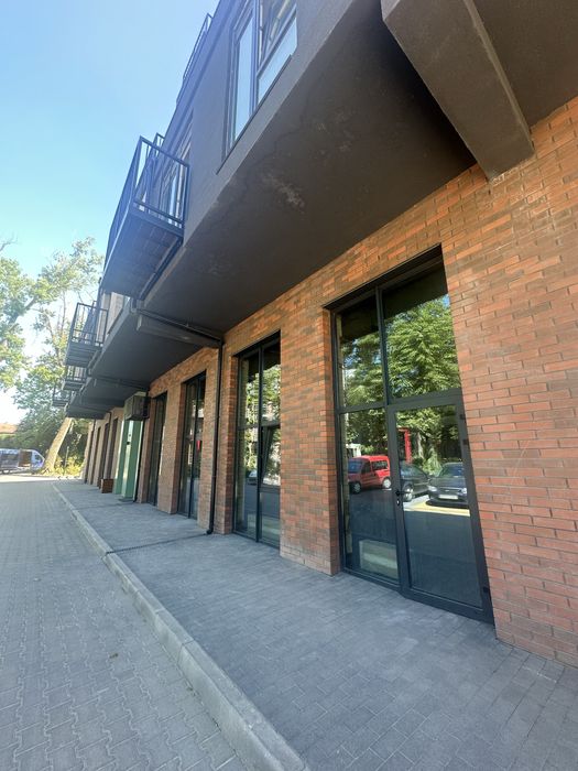 Фасадное угловое помещение, дом сдан, свой дворик/ терраса, Дачная