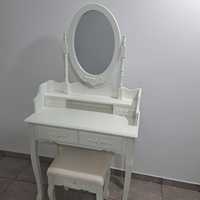 Rezerwacja Biała toaletka z lustrem