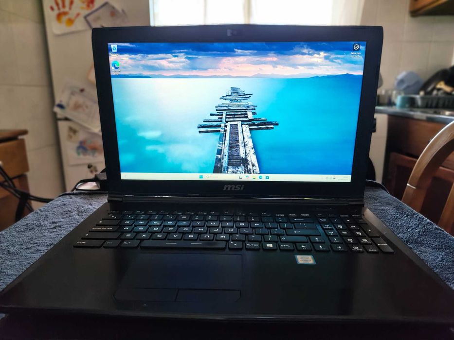Portátil MSi i7 • 16GB RAM DDR4 • SSD 240GB + HDD 700GB • Rápido
