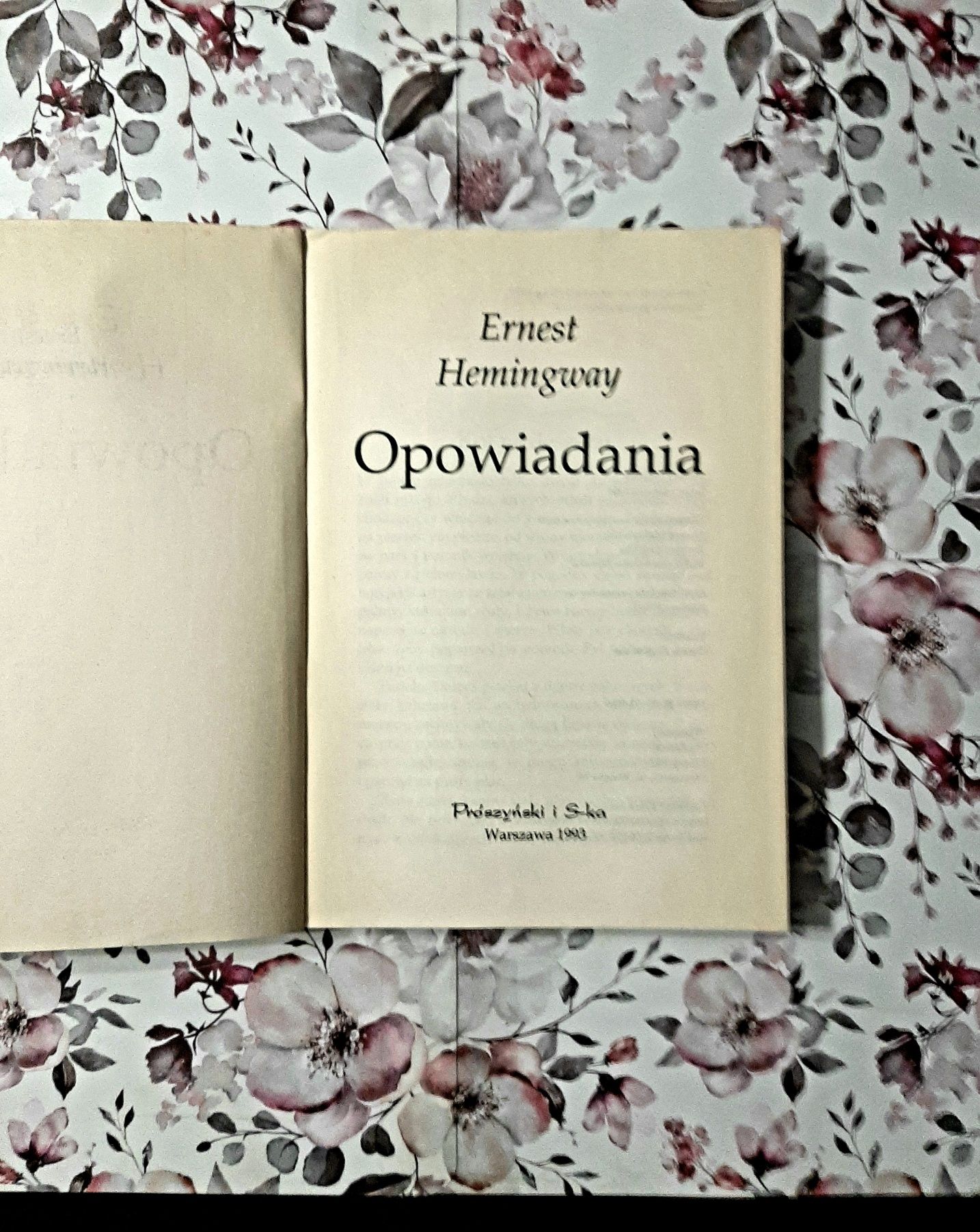 "Opowiadania" Ernest Hemingway, książka - 21 opowiadań, duże litery