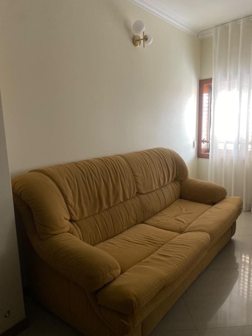 Sofá cama amarelo