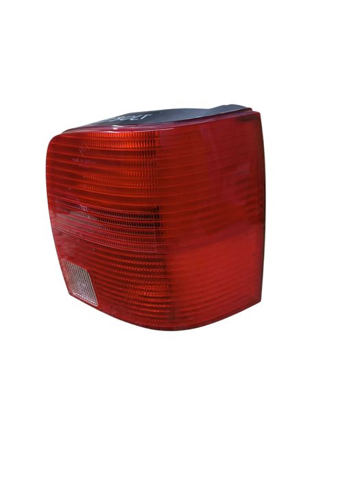 Lampa Prawy Tył Prawa Tylna VW Passat B5 Kombi Przedlift