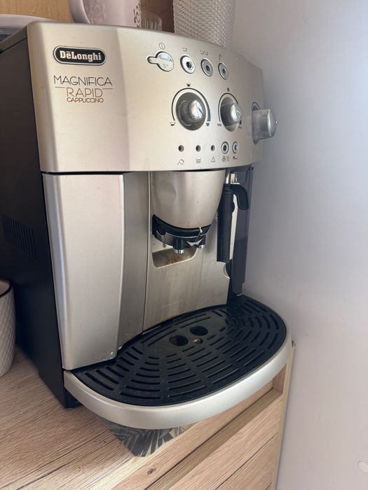 Кавоварка Delonghi Magnifica rapid cappuccino