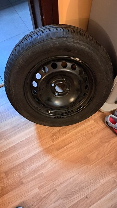 Vendo uma jantes com pneus novos