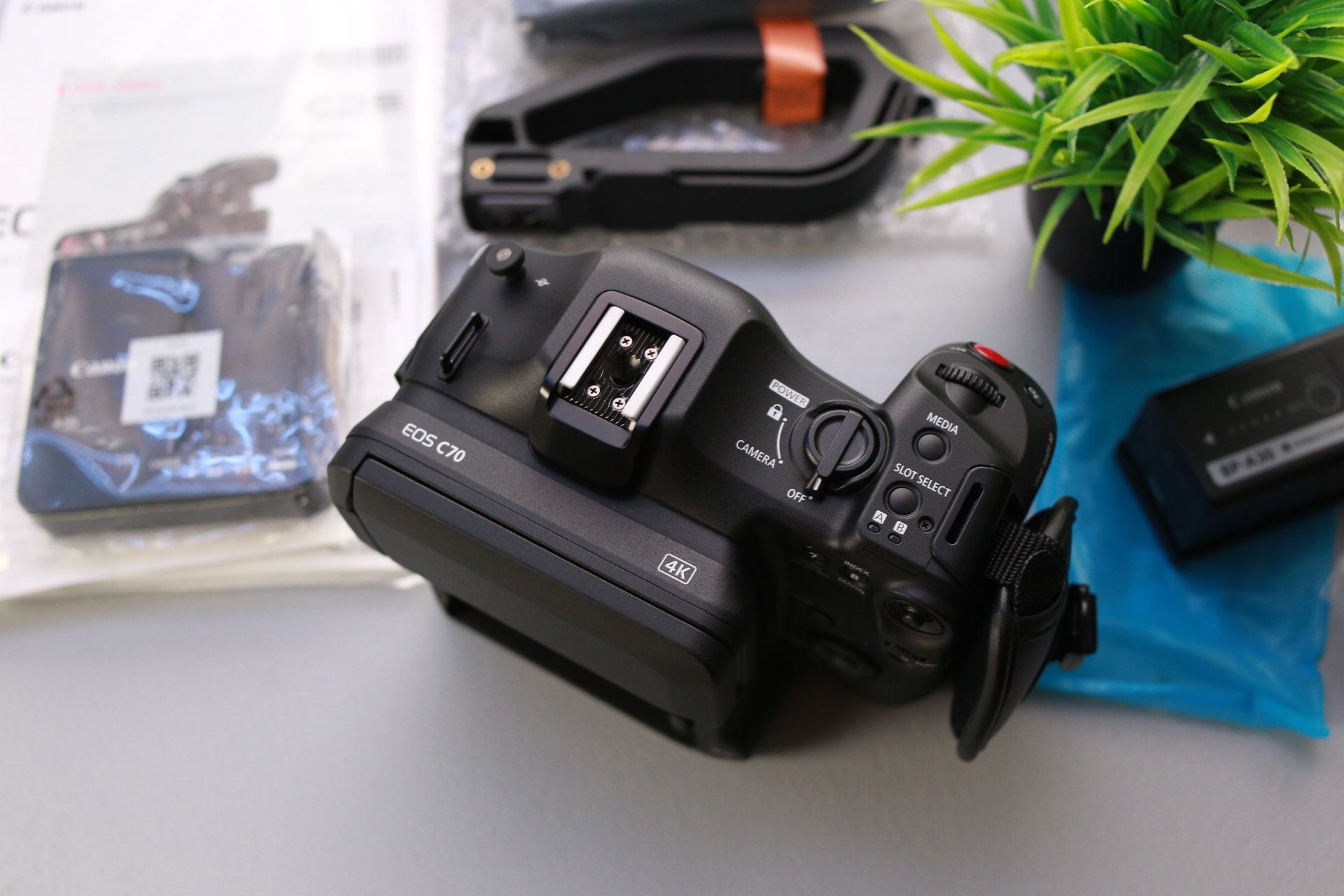 Нова Canon C70 +  краща за sony fx3 та r5c