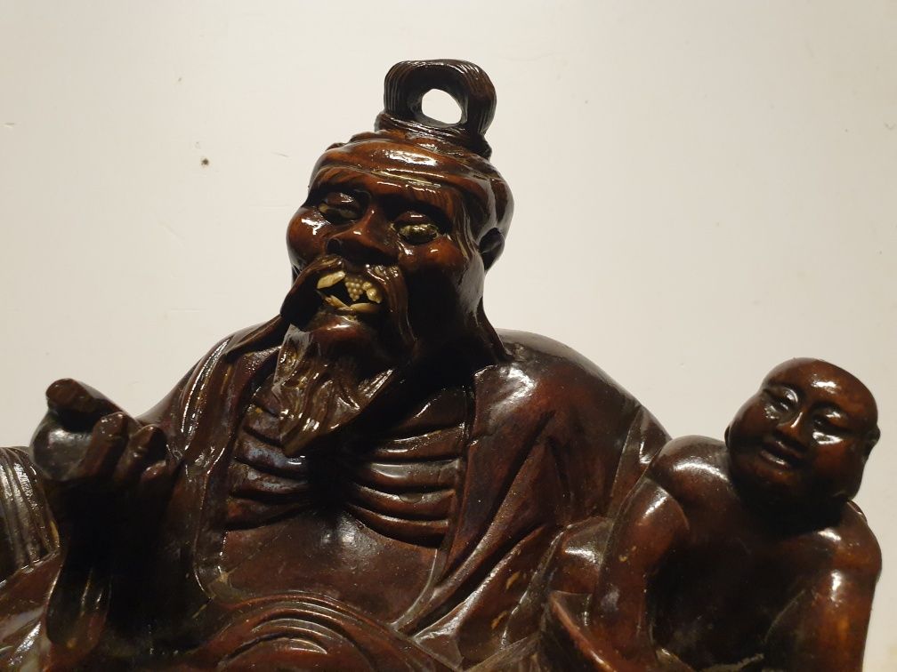 Grande antiga escultura asiática de um Sábio  em madeira exótica