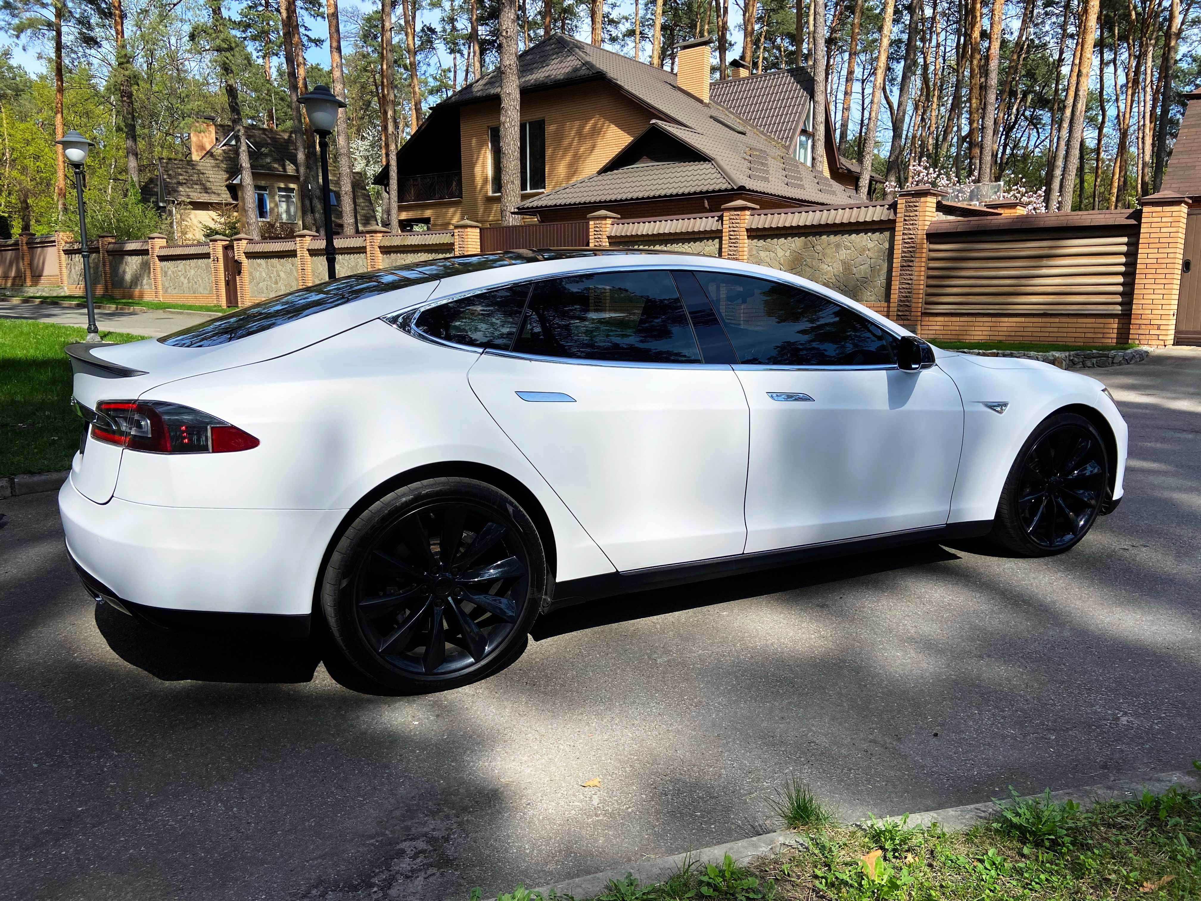 Tesla Model S 2013