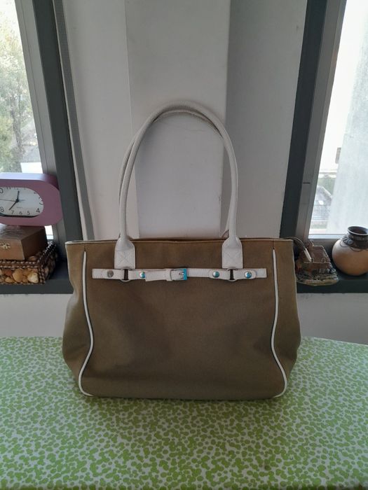 Vendo Mala de Senhora muito bonita como nova