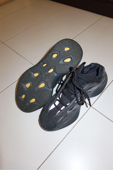 Кросовки yeezy adidas 700