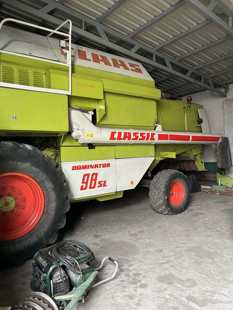 Kombajn class Dominator 98 SL