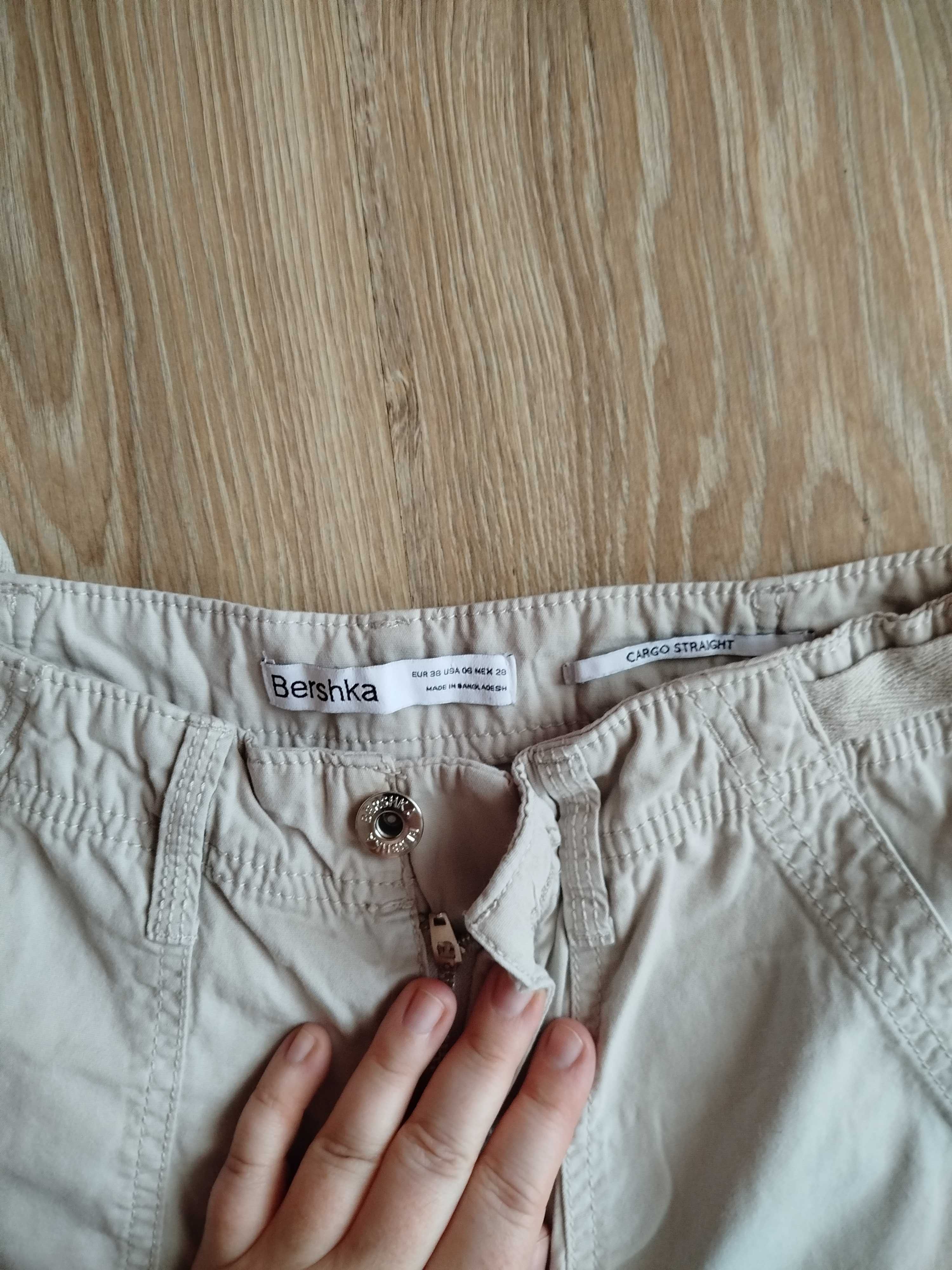 Spodnie cargo damskie Bershka