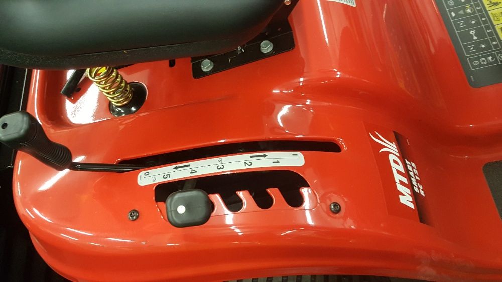Traktor ogrodowy MTD z pługiem śnieżnym, silnik Briggs pompa
