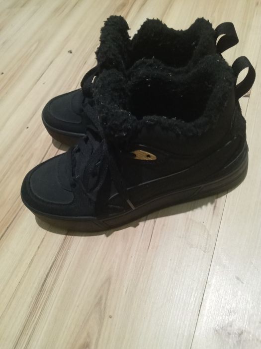 Продам джинси, кросівки, зимові ботинки.