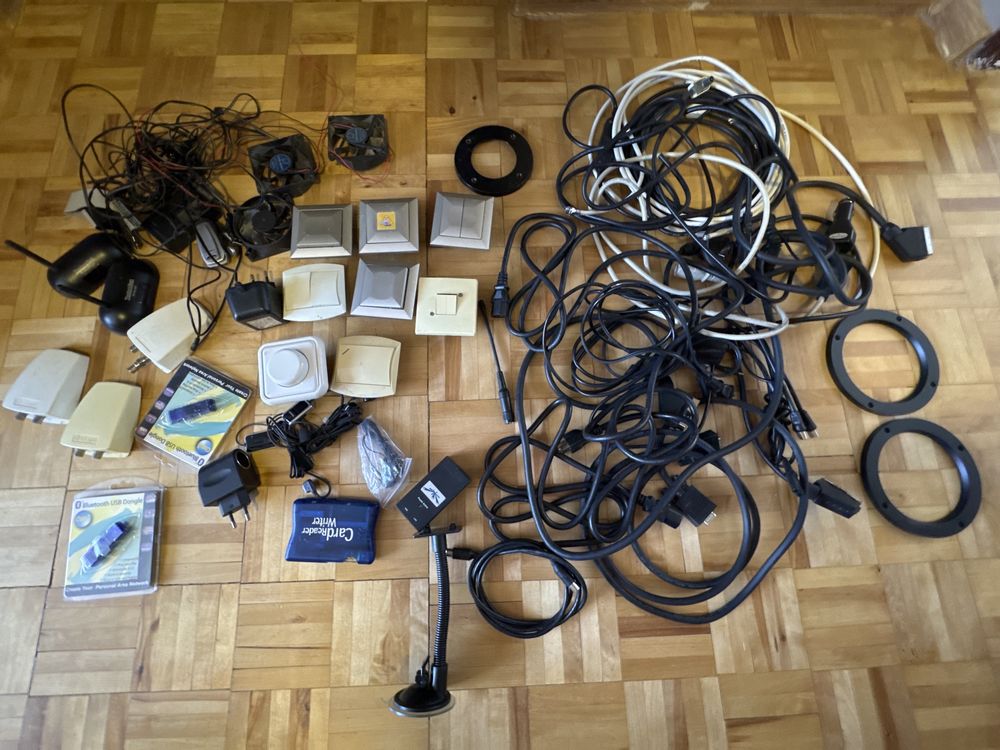 Pakiet różnosci włączniki światła kable, antenowe, adaptery bluetooth