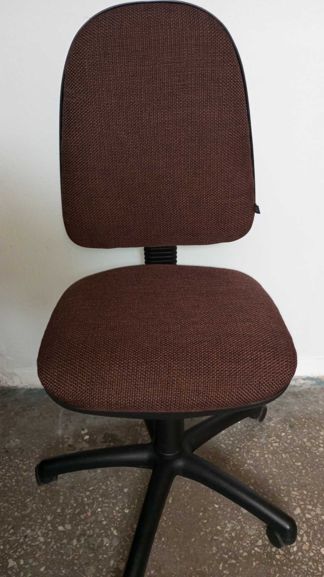 Крісло офісне комп'ютерне без підлокітників