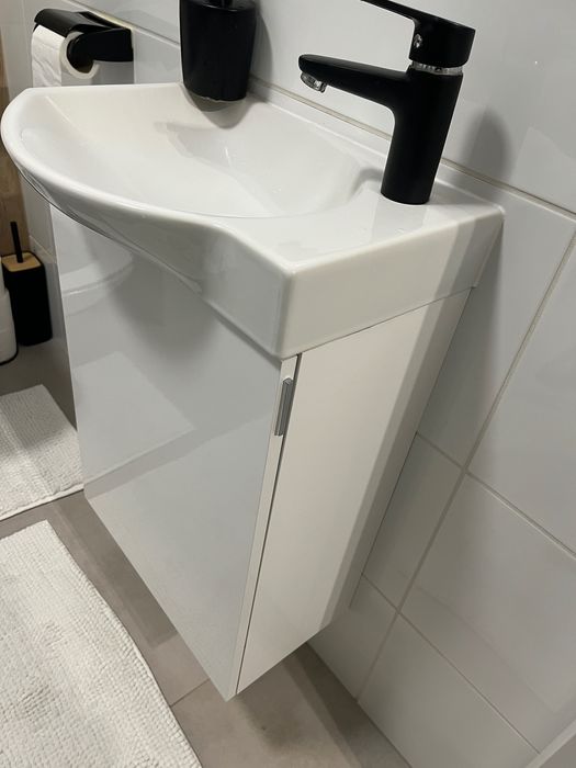 Szafka wisząca biały połysk z umywalką zestaw