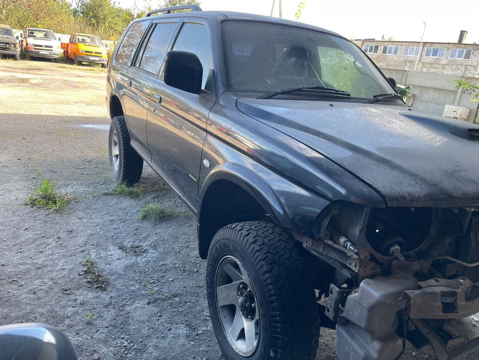 Mitsubishi pajero, silnik uszkodzony, auto kompletne, anglik